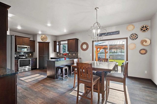 512 PEBBLESTONE CIRCLE, Hobart, WI 54155