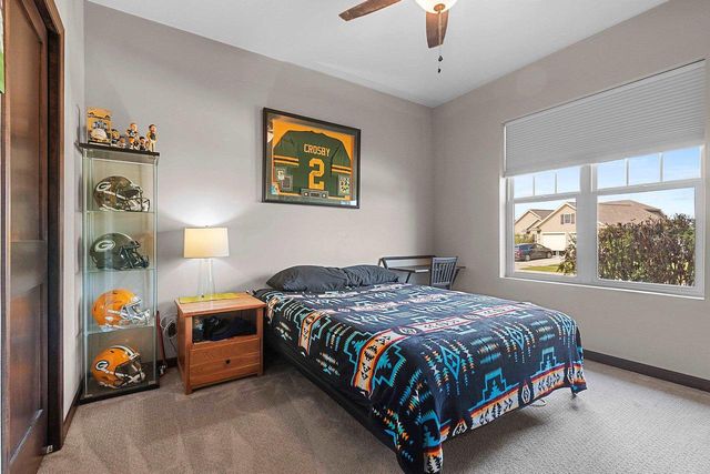 512 PEBBLESTONE CIRCLE, Hobart, WI 54155