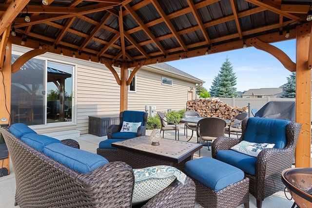 512 PEBBLESTONE CIRCLE, Hobart, WI 54155