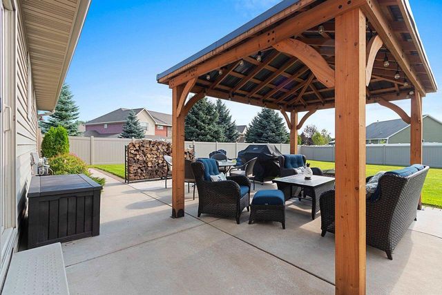 512 PEBBLESTONE CIRCLE, Hobart, WI 54155