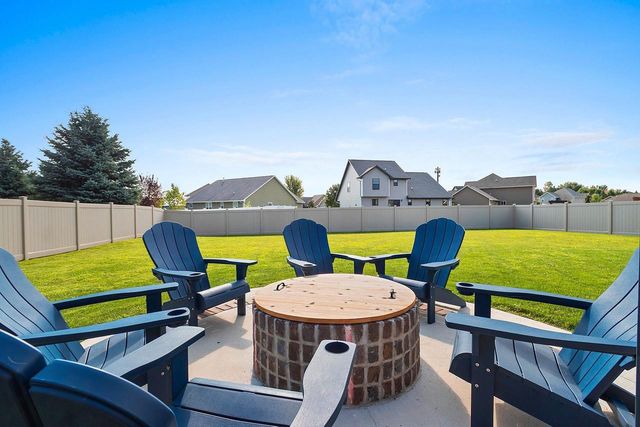 512 PEBBLESTONE CIRCLE, Hobart, WI 54155
