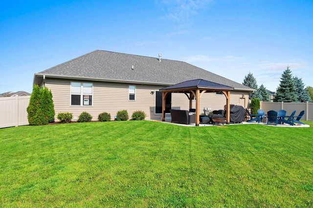 512 PEBBLESTONE CIRCLE, Hobart, WI 54155