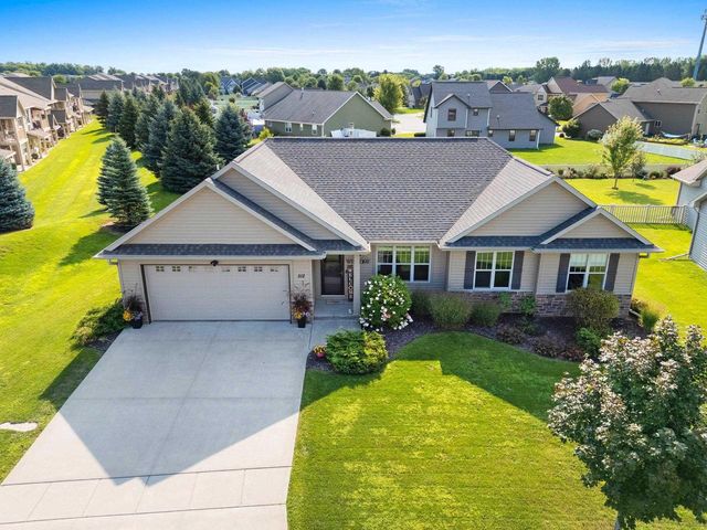 512 PEBBLESTONE CIRCLE, Hobart, WI 54155