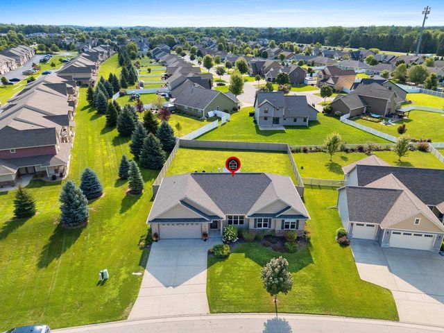 512 PEBBLESTONE CIRCLE, Hobart, WI 54155