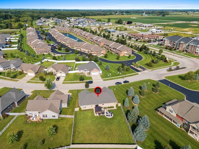512 PEBBLESTONE CIRCLE, Hobart, WI 54155