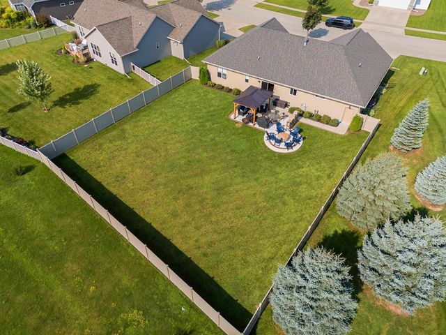 512 PEBBLESTONE CIRCLE, Hobart, WI 54155