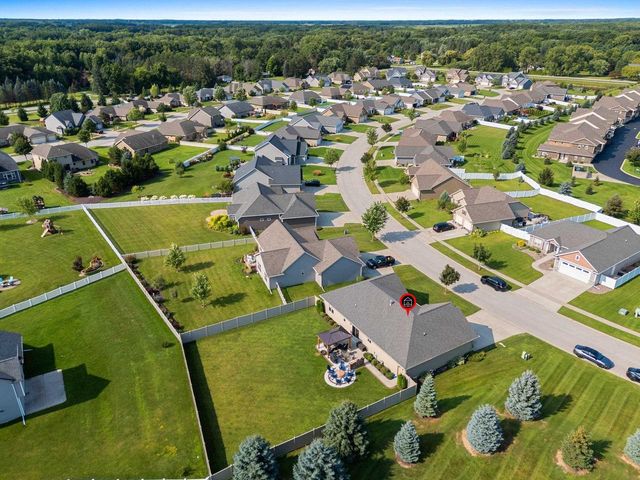 512 PEBBLESTONE CIRCLE, Hobart, WI 54155