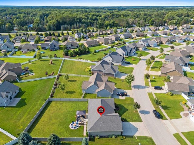 512 PEBBLESTONE CIRCLE, Hobart, WI 54155