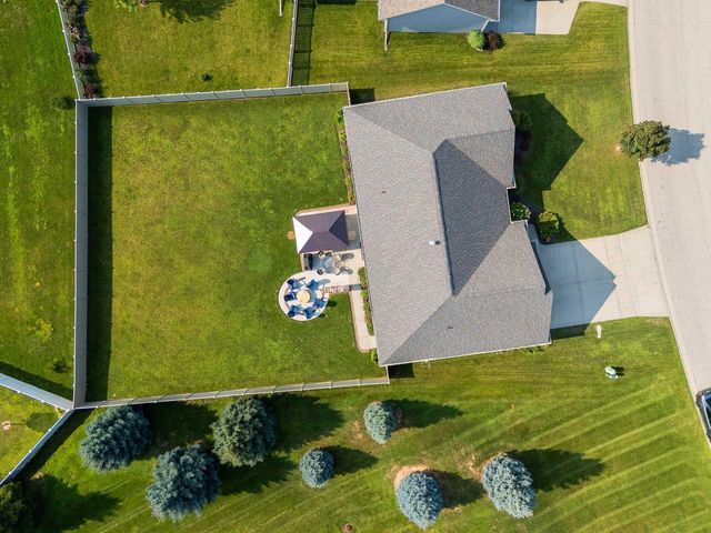 512 PEBBLESTONE CIRCLE, Hobart, WI 54155