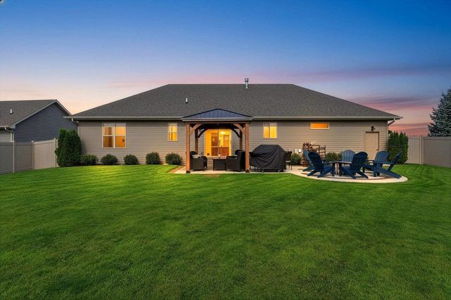 512 PEBBLESTONE CIRCLE, Hobart, WI 54155