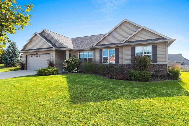 512 PEBBLESTONE CIRCLE, Hobart, WI 54155
