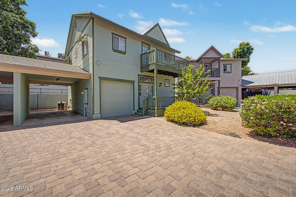 Image 1 of property listing at 2016 S HAMMOND Drive 103, Tempe, AZ 85282