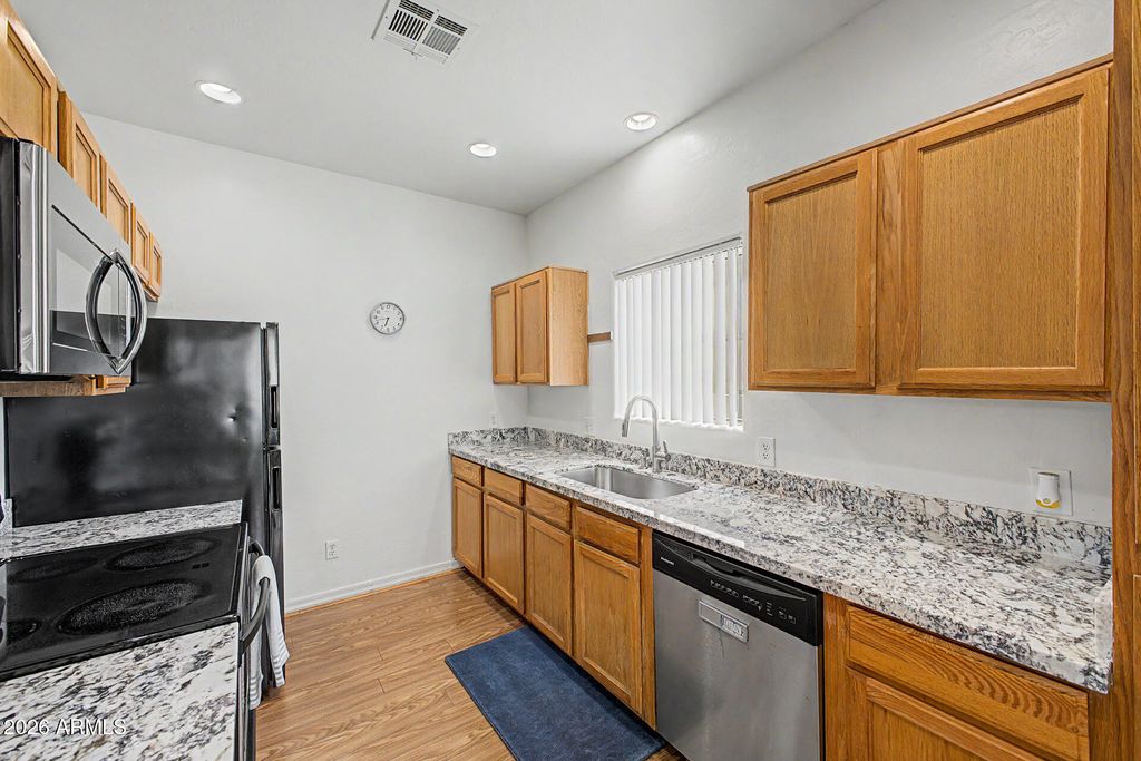 Image 10 of property listing at 2016 S HAMMOND Drive 103, Tempe, AZ 85282