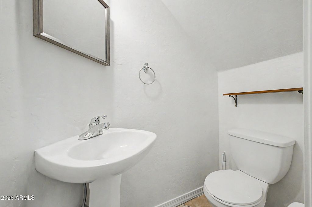 Image 12 of property listing at 2016 S HAMMOND Drive 103, Tempe, AZ 85282