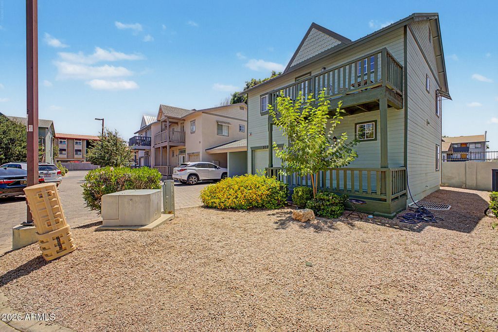 Image 3 of property listing at 2016 S HAMMOND Drive 103, Tempe, AZ 85282