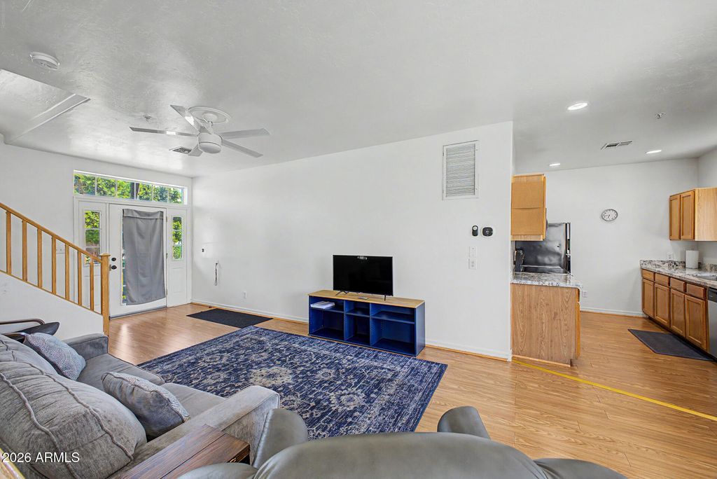 Image 7 of property listing at 2016 S HAMMOND Drive 103, Tempe, AZ 85282