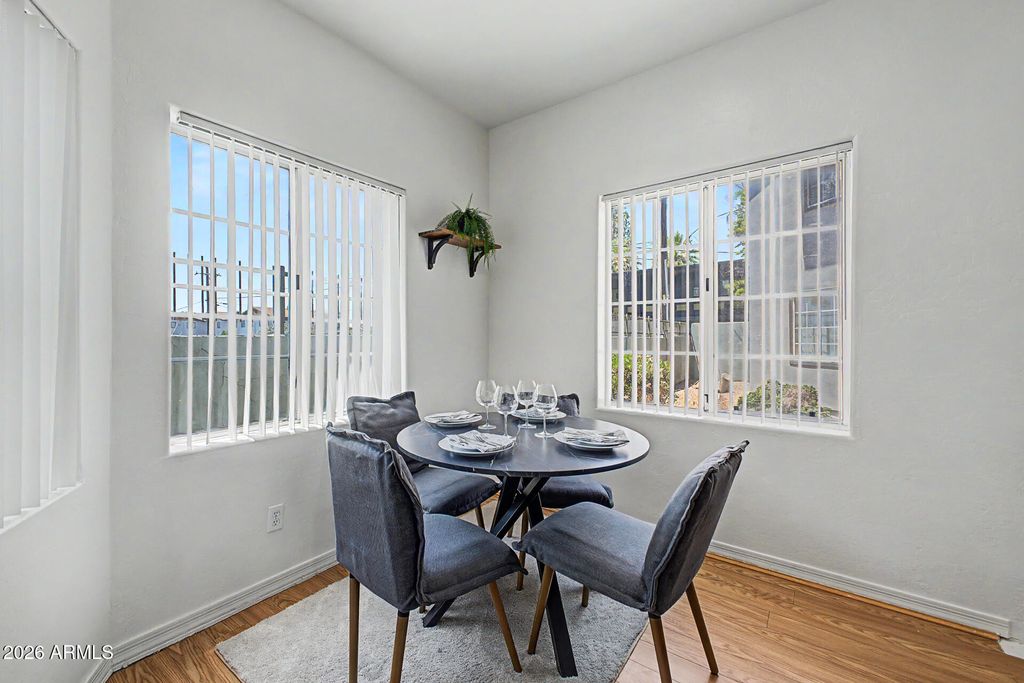 Image 8 of property listing at 2016 S HAMMOND Drive 103, Tempe, AZ 85282