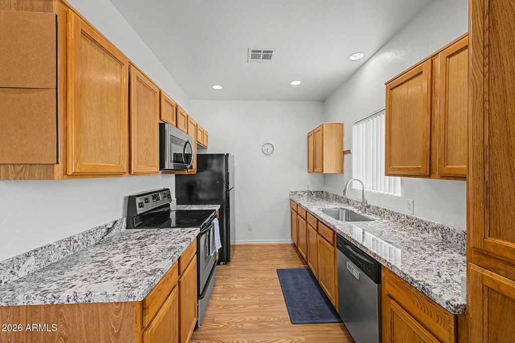 Image 9 of property listing at 2016 S HAMMOND Drive 103, Tempe, AZ 85282