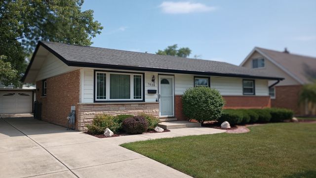 7028 Stanford Drive, Bridgeview, IL 60455