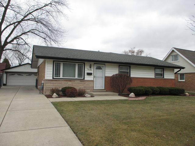 7028 Stanford Drive, Bridgeview, IL 60455