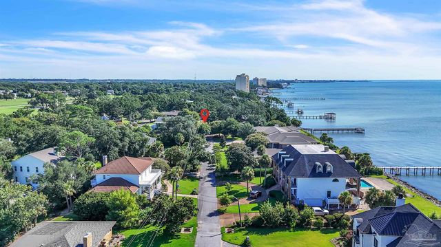 1055 Harbourview Cir, Pensacola, FL 32507