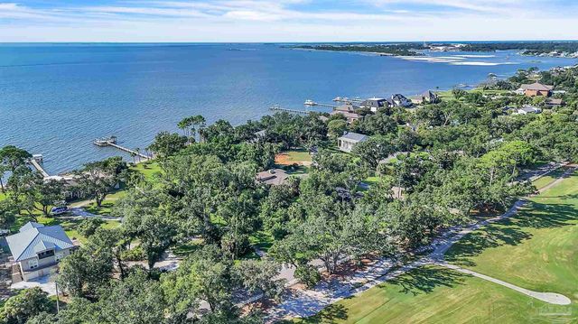 1055 Harbourview Cir, Pensacola, FL 32507