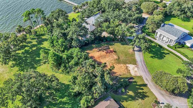 1055 Harbourview Cir, Pensacola, FL 32507