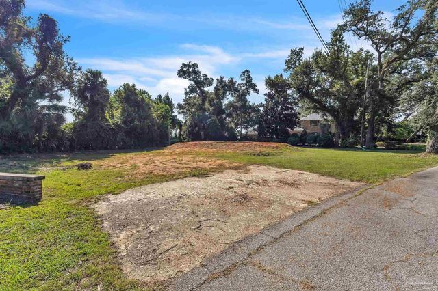 1055 Harbourview Cir, Pensacola, FL 32507