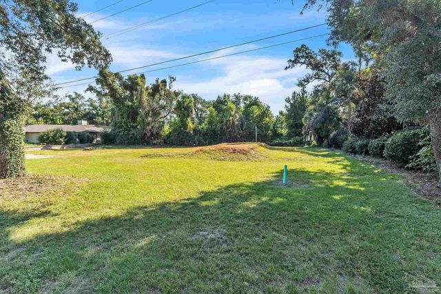 1055 Harbourview Cir, Pensacola, FL 32507