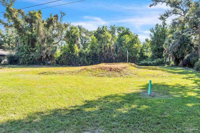 1055 Harbourview Cir, Pensacola, FL 32507