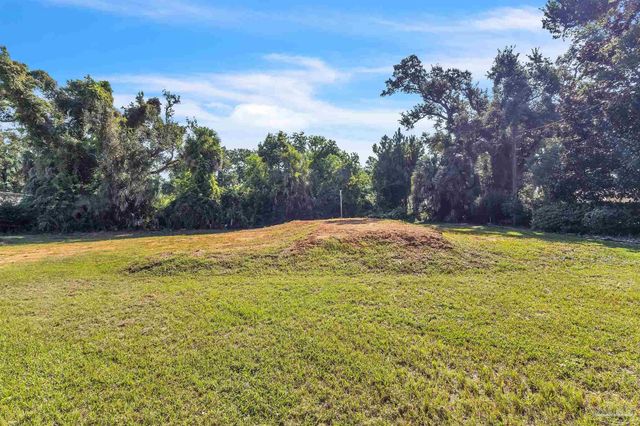 1055 Harbourview Cir, Pensacola, FL 32507