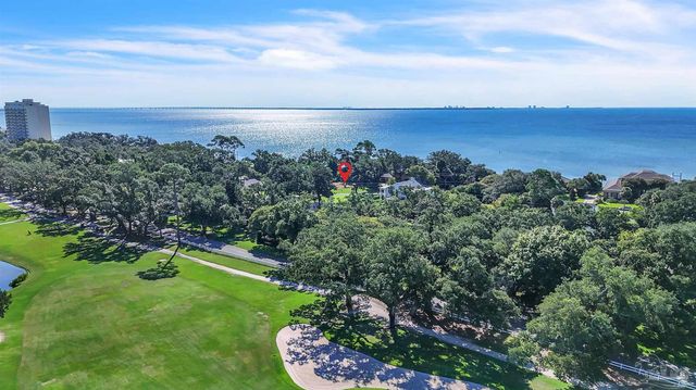 1055 Harbourview Cir, Pensacola, FL 32507