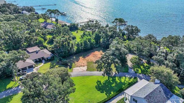 1055 Harbourview Cir, Pensacola, FL 32507