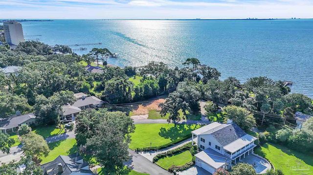 1055 Harbourview Cir, Pensacola, FL 32507