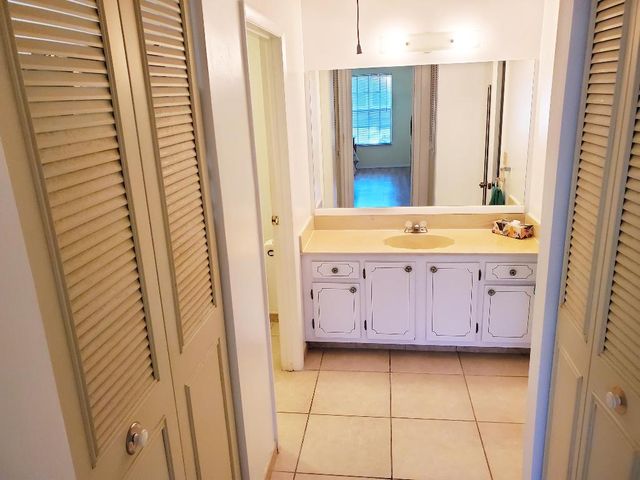 155 Amherst Lane, Lake Worth, FL 33467