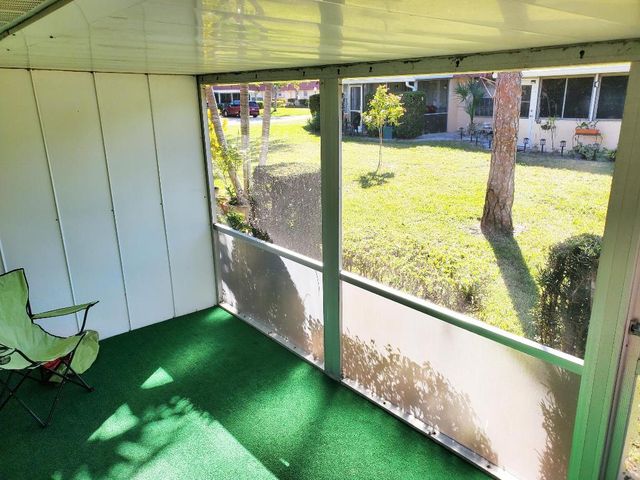 155 Amherst Lane, Lake Worth, FL 33467