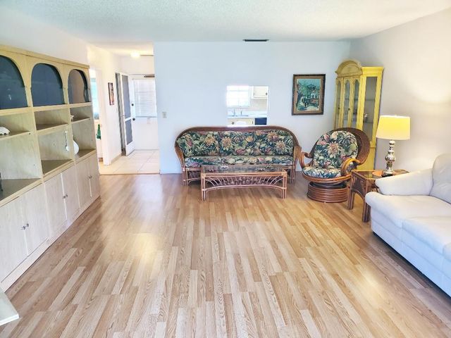 155 Amherst Lane, Lake Worth, FL 33467