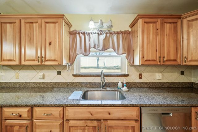 1221 S 105th East Avenue, Tulsa, OK 74128