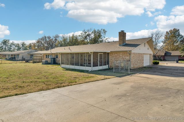 1221 S 105th East Avenue, Tulsa, OK 74128