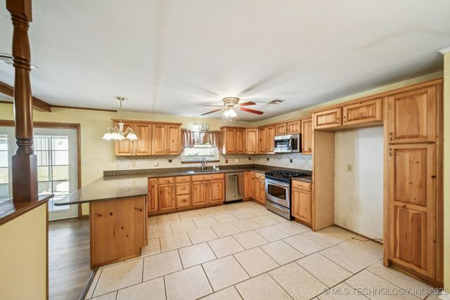 1221 S 105th East Avenue, Tulsa, OK 74128