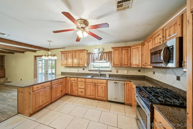 1221 S 105th East Avenue, Tulsa, OK 74128