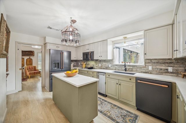 660 Louisiana Park, Conroe, TX 77302