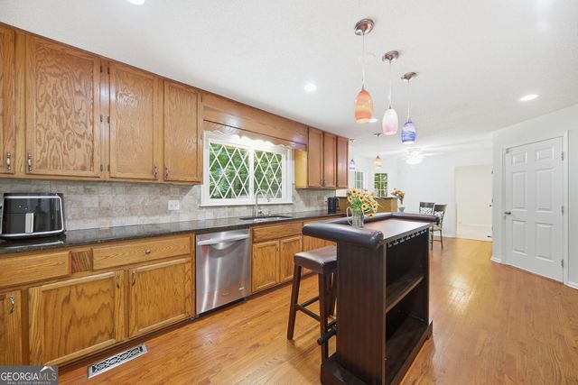 1875 Dovonshire Road SW, Marietta, GA 30064