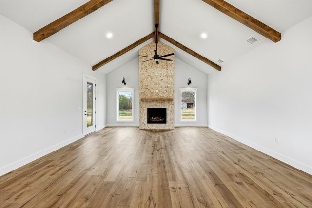 509 Emma Street, Grandview, TX 76050