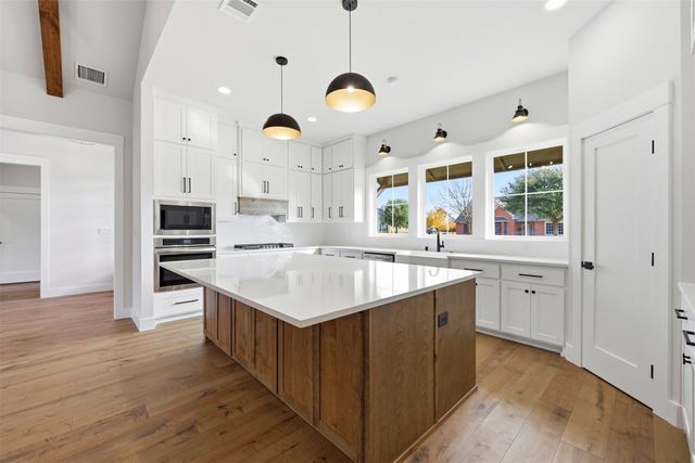 509 Emma Street, Grandview, TX 76050