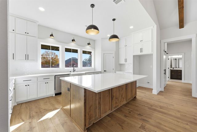 509 Emma Street, Grandview, TX 76050