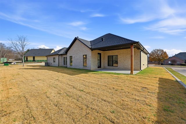 509 Emma Street, Grandview, TX 76050