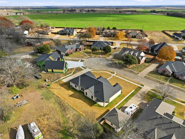 509 Emma Street, Grandview, TX 76050