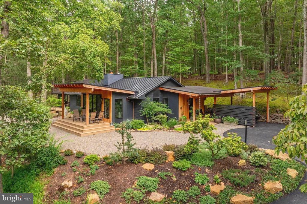 7034 ELY RD, New Hope, PA 18938