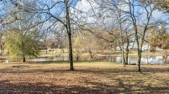 2325 N River Road, Lavaca, AR 72941